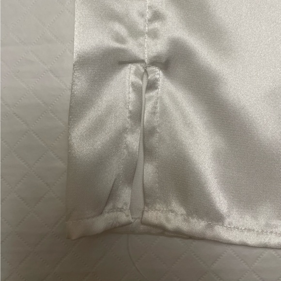 La Vie En Rose stunning 2 Piece Pyjama Set in cream satin with ruffles. Size XL - Picture 8 of 16